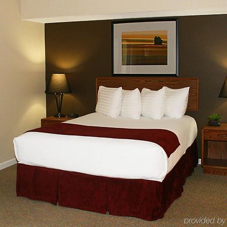 Sterling Hotel And Suites Clive Eksteriør billede