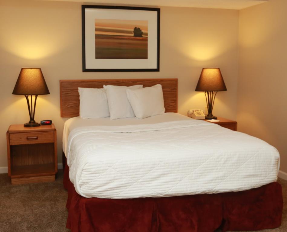 Sterling Hotel And Suites Clive Eksteriør billede