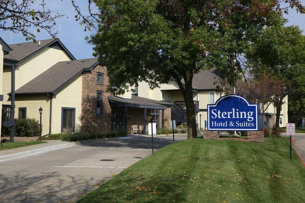 Sterling Hotel And Suites Clive Eksteriør billede