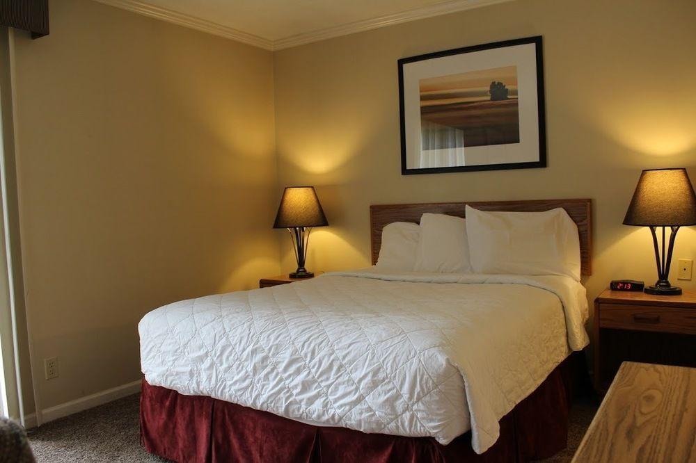 Sterling Hotel And Suites Clive Eksteriør billede