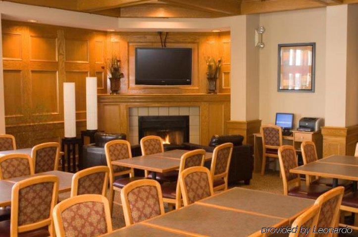 Sterling Hotel And Suites Clive Restaurant billede