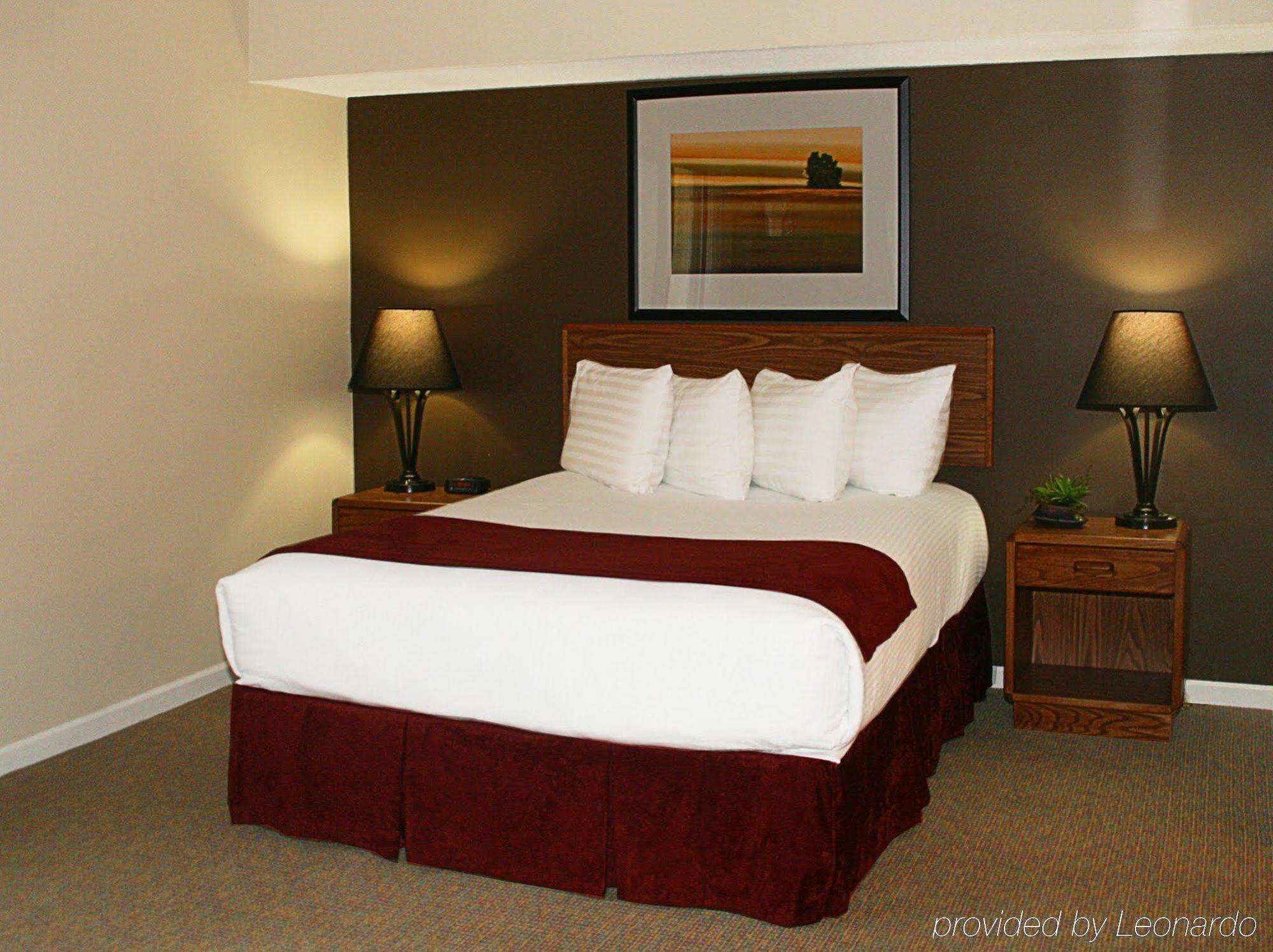 Sterling Hotel And Suites Clive Eksteriør billede